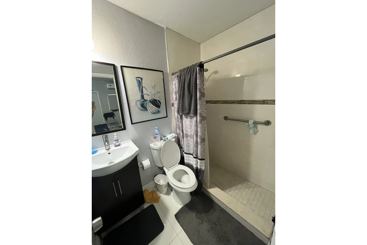 $1300 : Se renta totalmente independie image 9