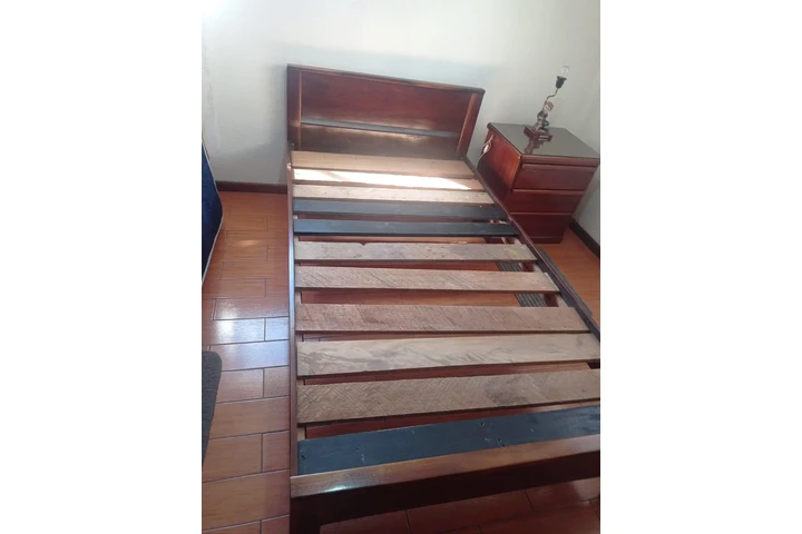 $50 : En Venta cama de 1 plaza y med image 2