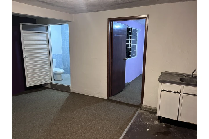 $4700 : Departamento pequeño en Azcapo image 3