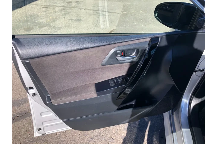 $17450 : 2018 Corolla iM 6A image 10