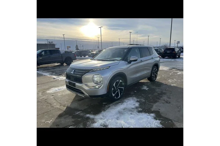 $23999 : Mitsubishi Outlander 2022 AW image 2