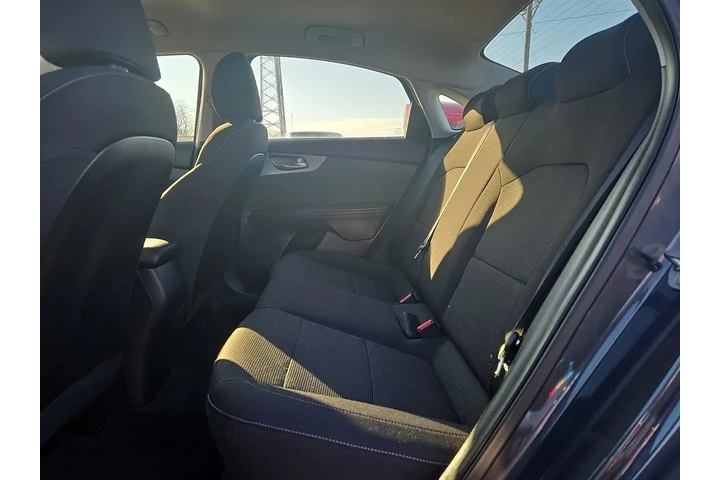 $12900 : 2019 Forte FE 6M image 10