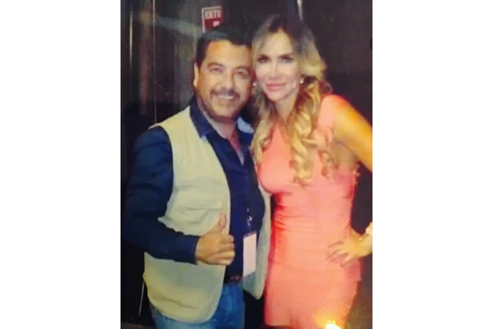 Cantantes /modelos image 7