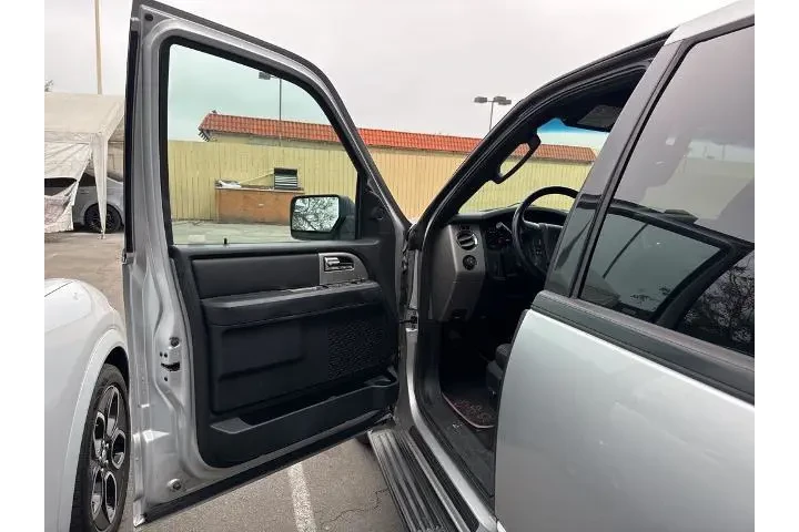 $11087 : Ford Expedition EL 2017 4x2 image 3