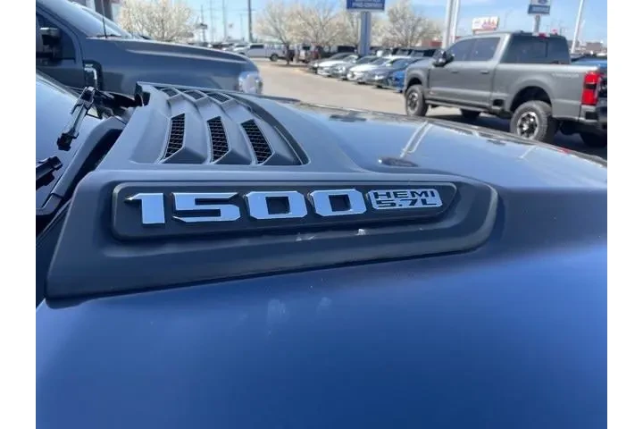 $31300 : Ram 1500 2020 4x4 Laramie 4d image 7