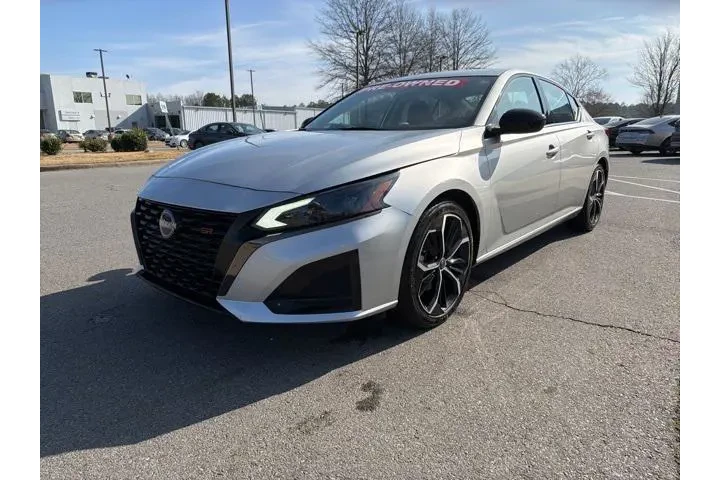 $21080 : Nissan Altima 2024 2.5 SR 4d image 3