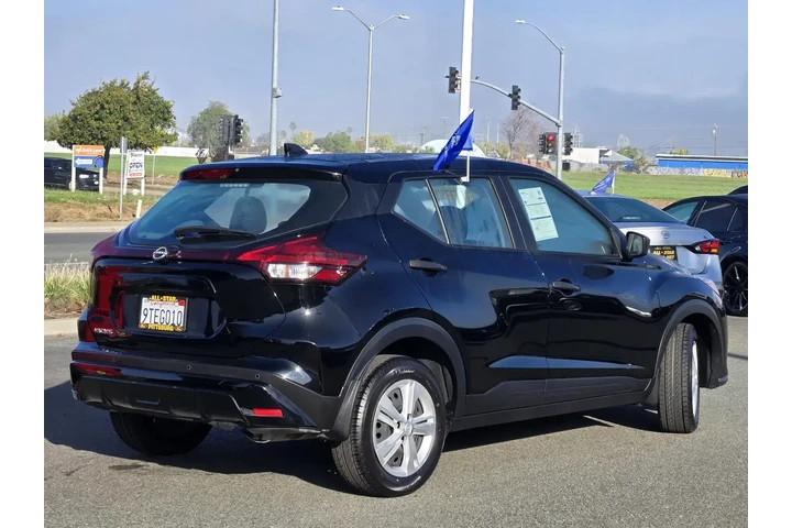 $18499 : Nissan Kicks 2024 S 4dr Cros image 4