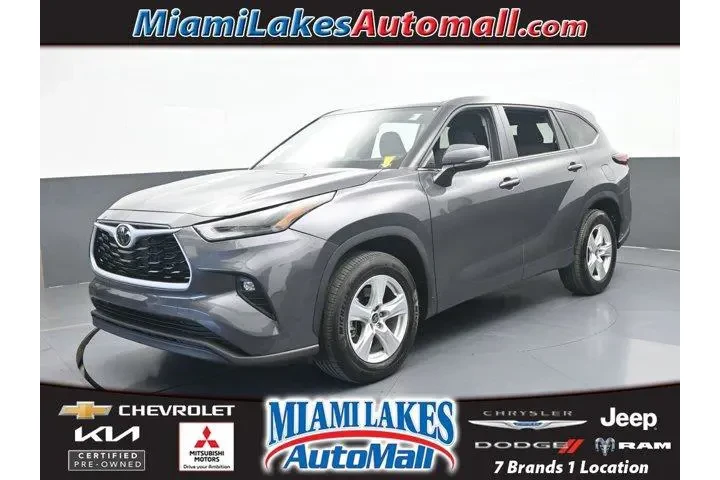 $31541 : Toyota Highlander 2024 LE 4d image 1