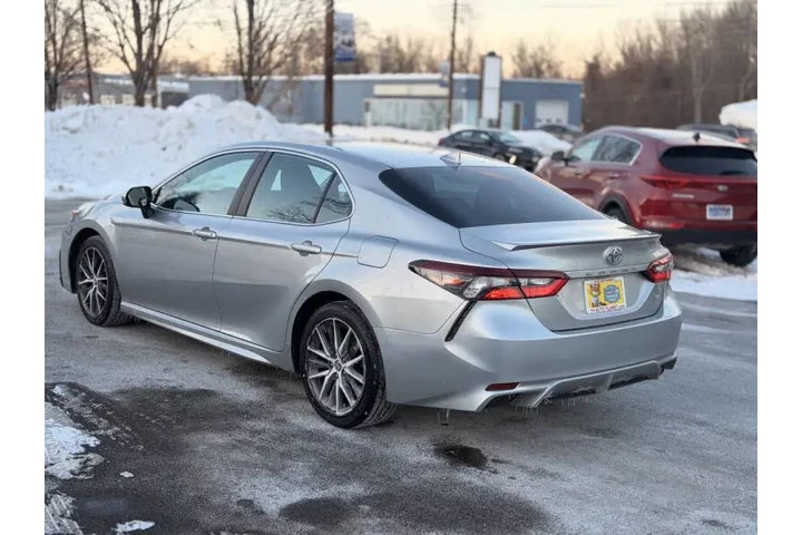 $19995 : 2021 Camry SE image 10