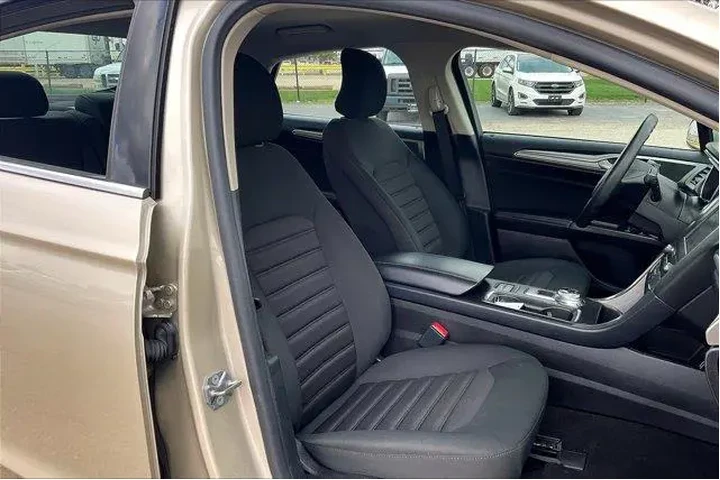 $17612 : Ford Fusion Hybrid 2019 SE 4 image 7