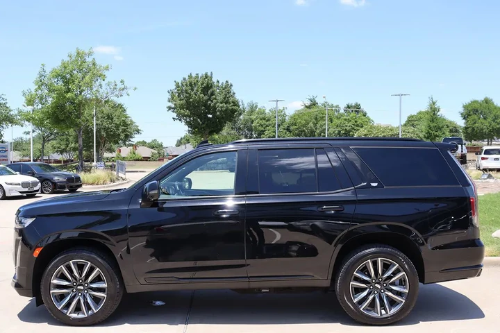 $69686 : 2023 Escalade 4WD Sport image 7