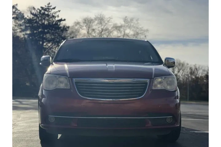 $6500 : 2014 Town and Country Touring image 3