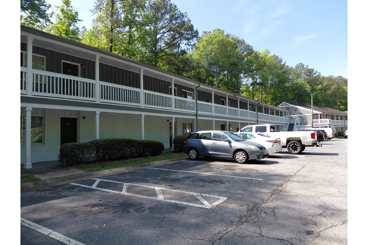 $945 : 1 Bedroom Available Now !! :D image 8