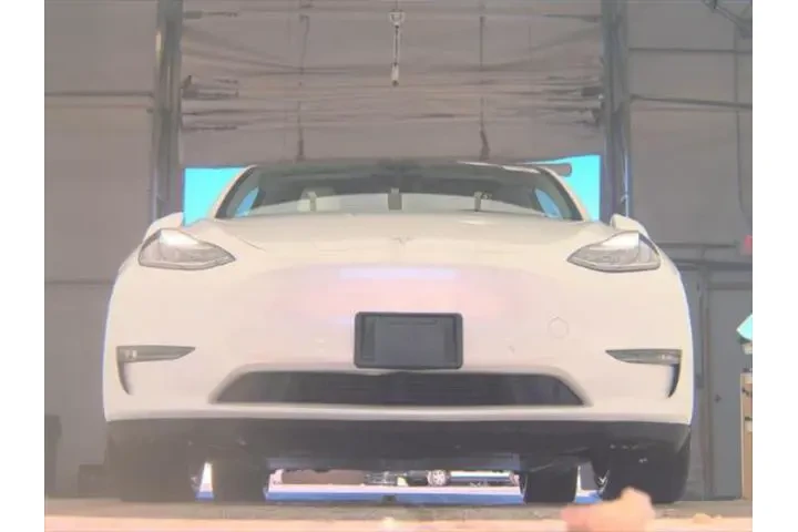 $25993 : Tesla Model Y 2021 AWD Long image 3