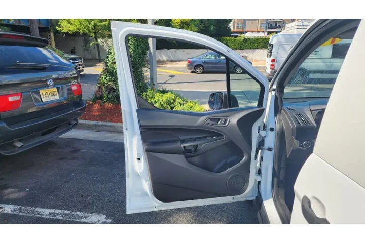 $15999 : 2017 Transit Connect image 9