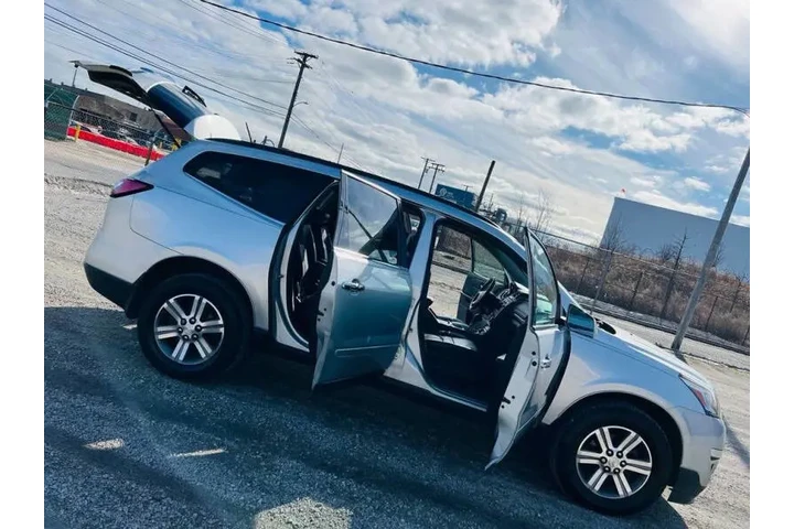 $12500 : 2017 Traverse LT image 6