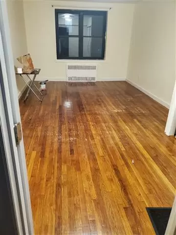 $1200 : Cuarto grande Flushing Queens image 6