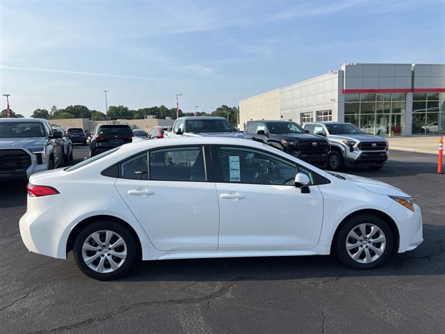 $19490 : PRE-OWNED 2022 TOYOTA COROLLA image 8