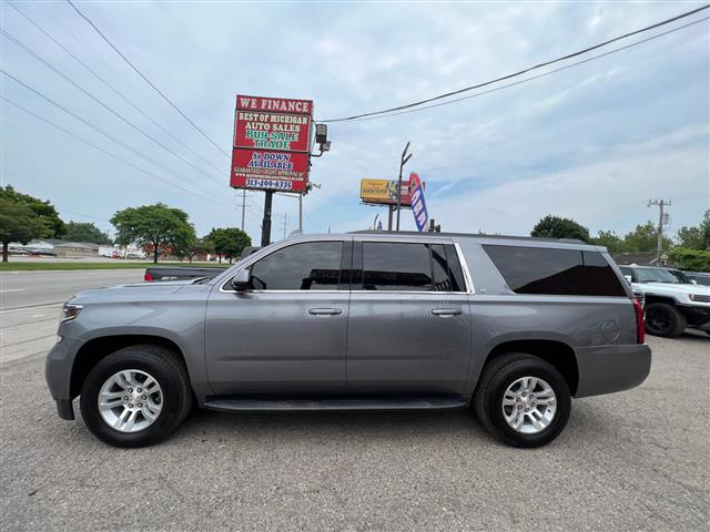 $27999 : 2019 Suburban image 9