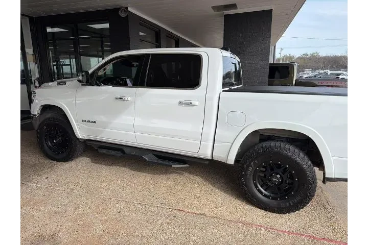$31497 : Ram 1500 2021 4x4 Laramie 4d image 1