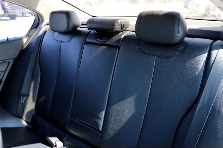 2015 BMW 3 Series image 3