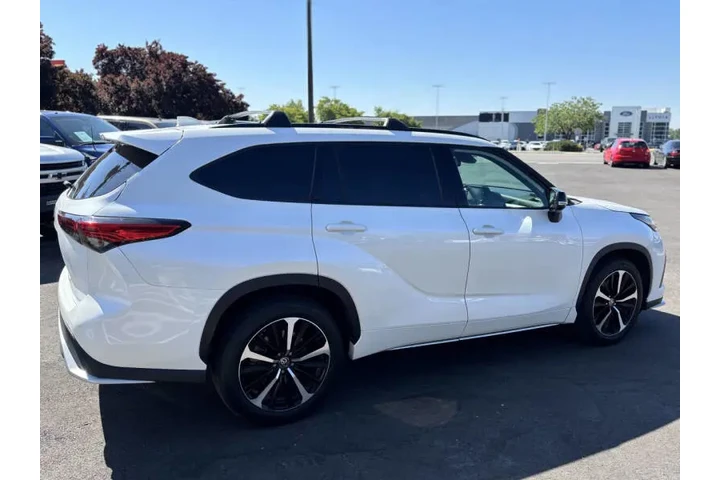 2021 Highlander XSE image 9