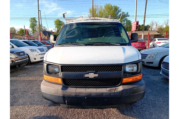 $6000 : 2010 Express 2500 image 1