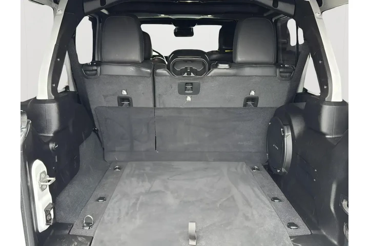 Jeep Wrangler 2024 4x4 Sahar image 10
