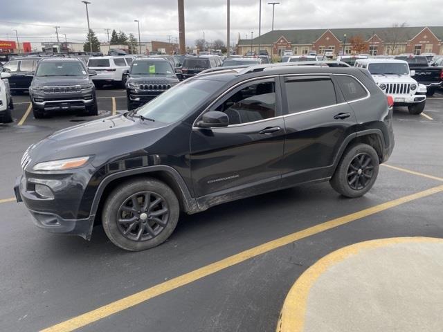 $10436 : Pre-Owned 2016 Cherokee Latit image 3