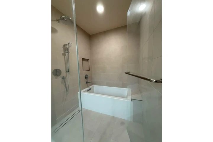 $2380 : 3 BED 2 BATH IN LOS ANGELES image 10