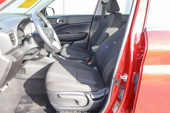 $18688 : 2025 Venue SEL IVT image 7