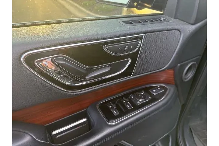 $23500 : Lincoln Navigator L 2018 4x4 image 9