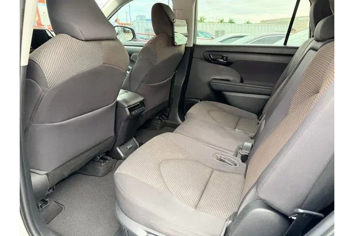 $28227 : Toyota Highlander Hybrid 202 image 6