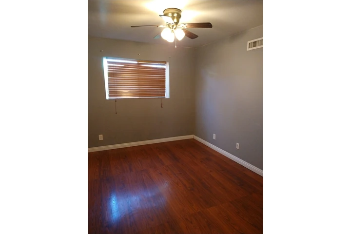 $800 : Recámara en renta en Chino image 1