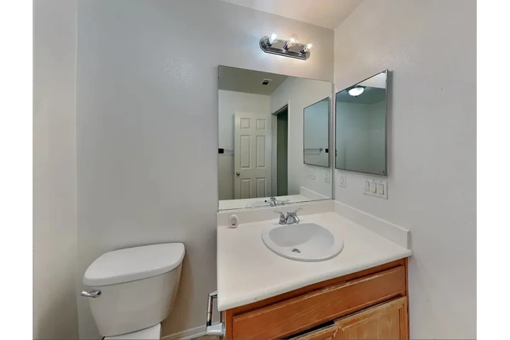 $1250 : Single family home for rent image 10