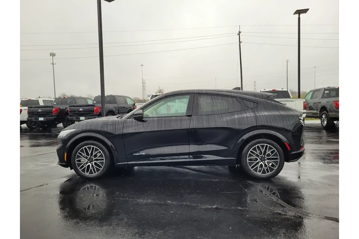 $32997 : Ford Mustang Mach-E 2024 AWD image 7