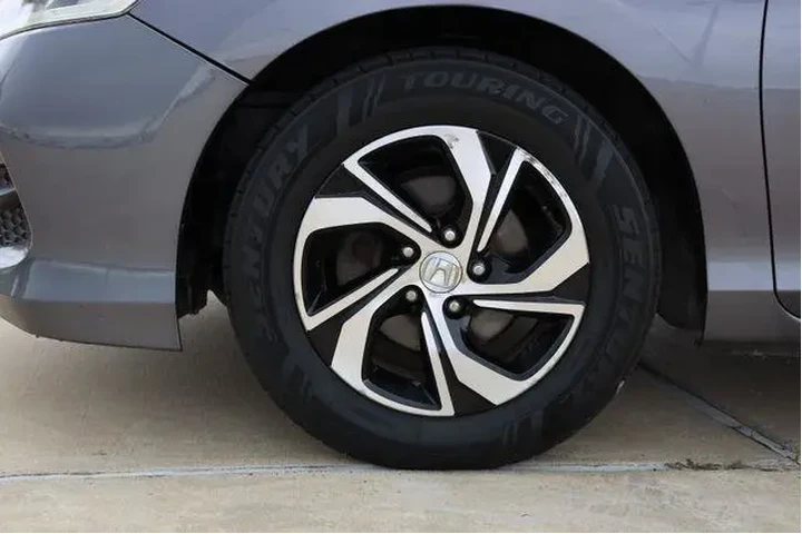 $14248 : Honda Accord 2016 LX 4dr Sed image 9