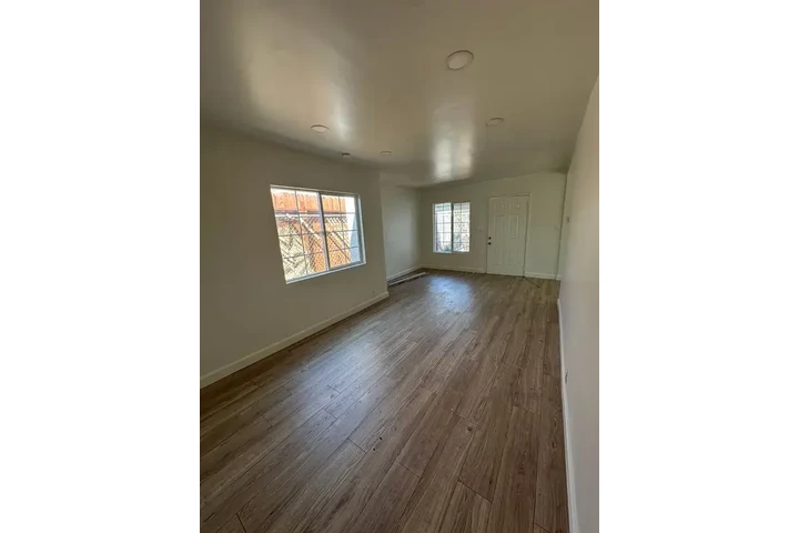 $1500 : Norwalk 3 - 1 Bath Available image 3