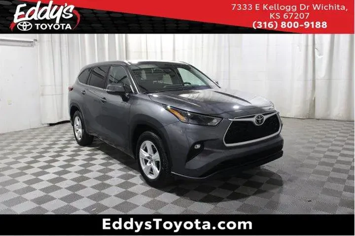 $38998 : Toyota Highlander 2024 LE 4d image 1