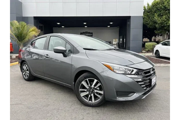 $17981 : Nissan Versa 2025 SV 4dr Sed image 1