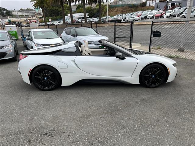 $74300 : Used 2019 i8 Roadster for sal image 9