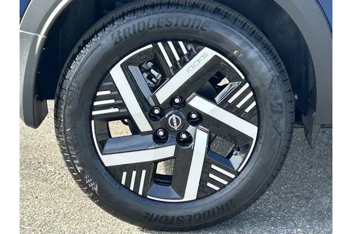 $26195 : Nissan Kicks 2026 SV 4dr Cro image 7