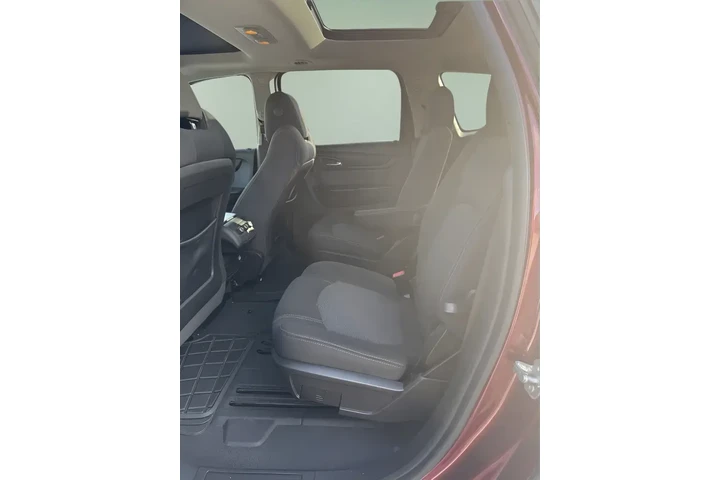 $12333 : Chevrolet Traverse 2017 LT 4 image 6