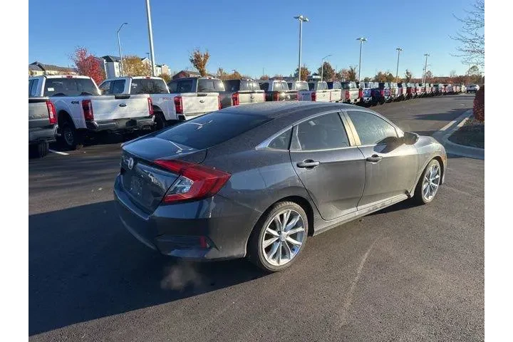 $14000 : Honda Civic 2016 LX 4dr Seda image 6