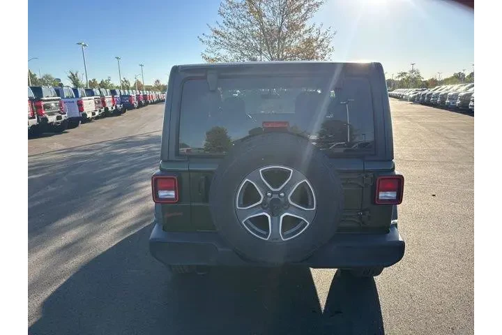 $27500 : Jeep Wrangler 2023 4x4 Sport image 5