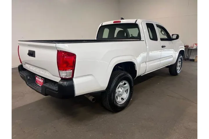 $23589 : Toyota Tacoma 2017 image 3