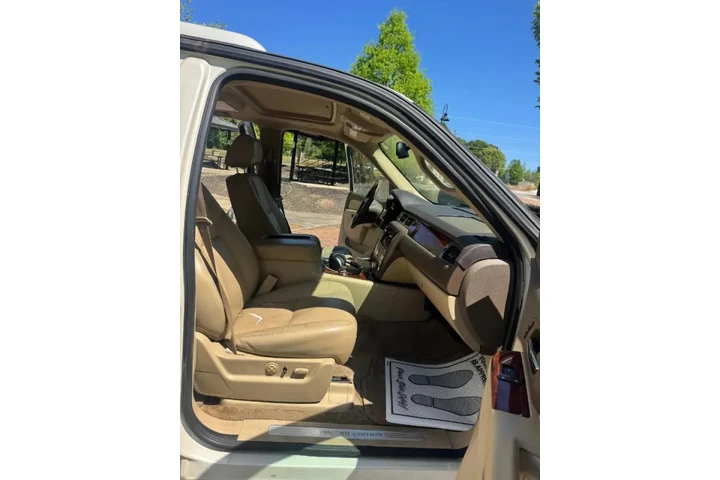 $5000 : 2010 Suburban LTZ image 7