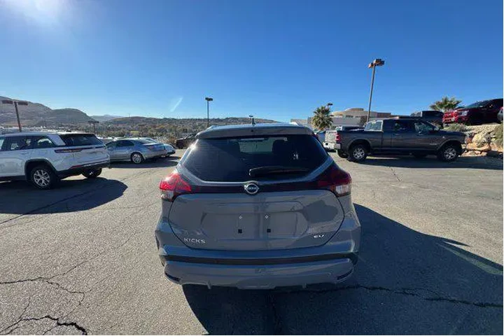 $19500 : Nissan Kicks 2024 SV 4dr Cro image 4