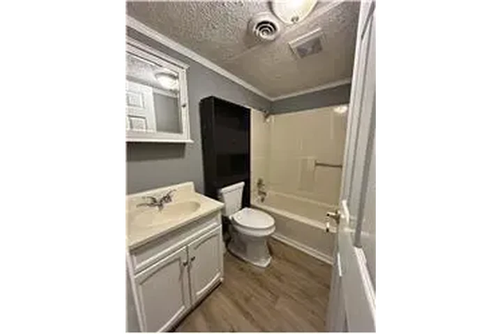 $625 : Rental property with 2 bedro image 6