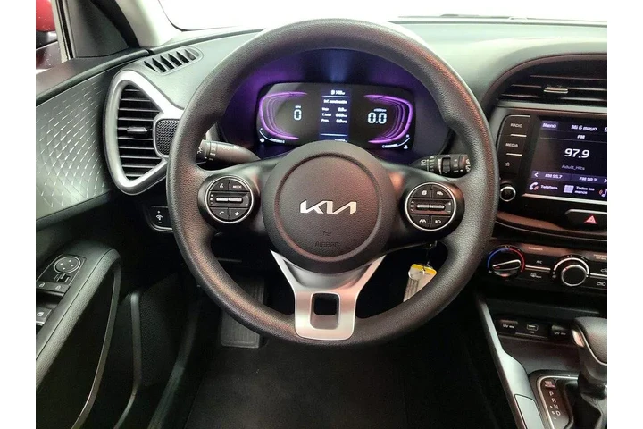 $18998 : Kia Soul 2024 LX 4dr Crossov image 10